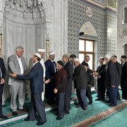 Başkan Sarıalioğlu, Kurban Bayramı Namazı Sonrası Oflularla Bayramlaştı