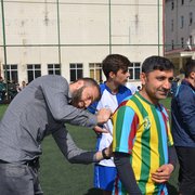 Mustafa Yumlu ve Mehmet Ekici Of'ta futbol oynadı