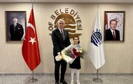 Of Belediyesi'nde başkanlık koltuğu minik öğrenci Zeynep'e emanet edildi