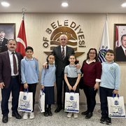 Of Belediyesi'nde başkanlık koltuğu minik öğrenci Zeynep'e emanet edildi
