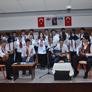 Ali Yeşilyurt öğrencilerinden yılsonu eğlence programı