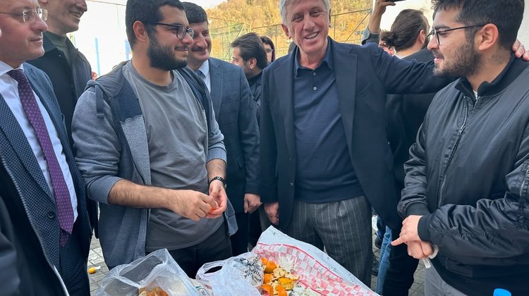 Başkan Sarıalioğlu, 8'inci Hamsi Festivali'ne katıldı