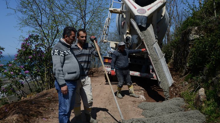 Eskipazar ve Kıyıcık Mahalle'sinde Betonlama Çalışmaları